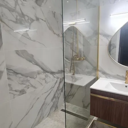 Synecure Apartment *